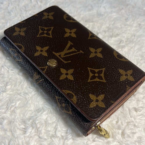 Louis Vuitton Porte Monnaie Tresor Wallet Monogram Canvas - Picture 2 of 16
